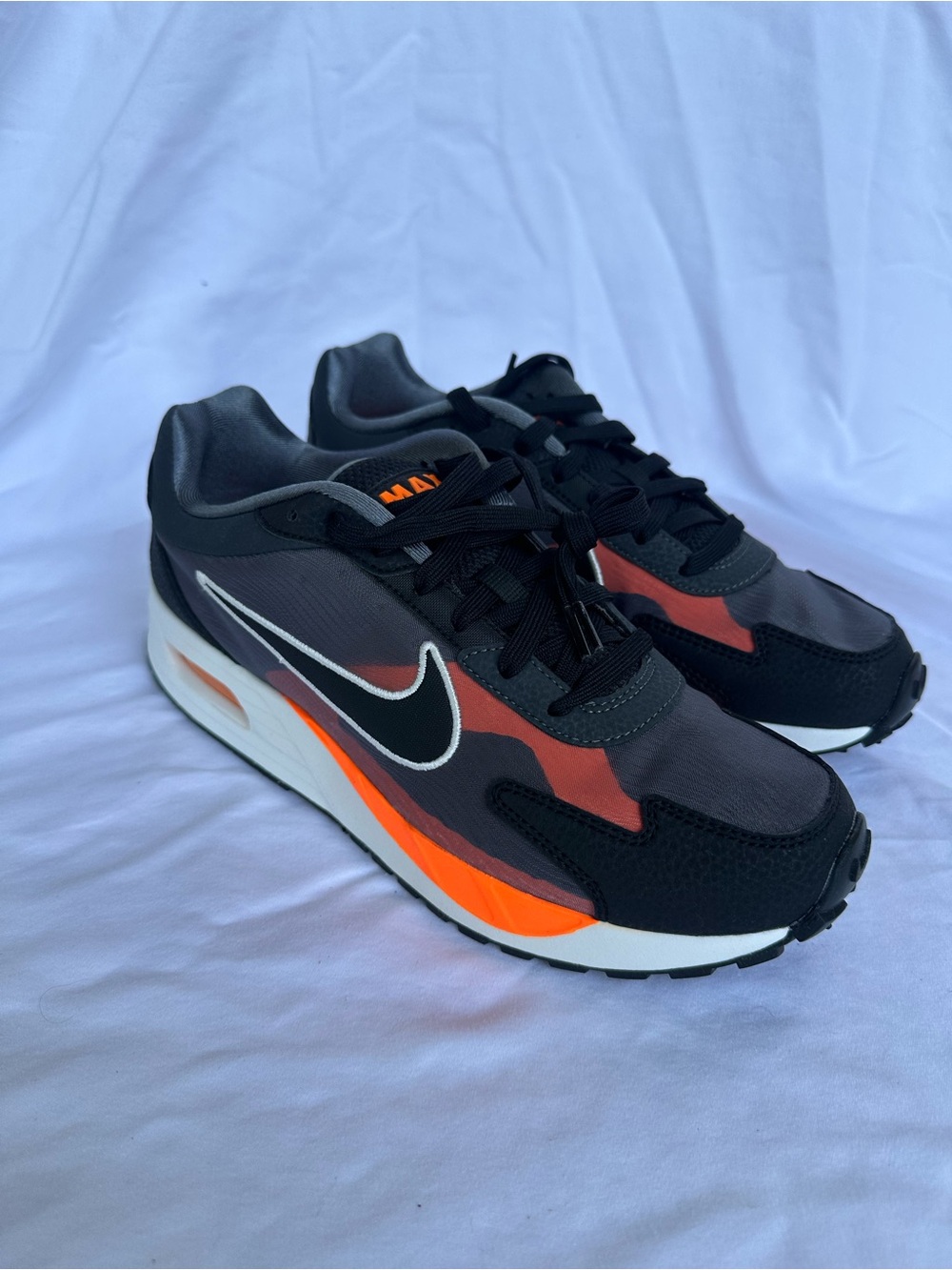 Nike Air Max Solo SE 8M/9.5W - Picture 3 of 10